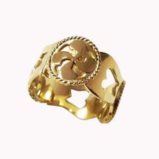 Zlatý prsteň s ornamentmi